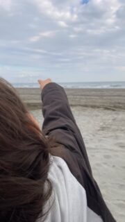 🎶 L’autunno è la stagione
delle foglie che cadono GIU GIÙ GIÙ!
E se c’è un acquazzone,
l’ombrellino lo metto qua SU SU SU!

Stelle marine alla scoperta dell’autunno🍂 in pineta ed al mare. 

#cesenatico #scuolaschuster #autunno