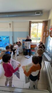 Dalla carta alla musica! 🎶 🗞️ 
Nei laboratori con Anton Roca i bambini hanno modellato la cartapesta e costruito il loro strumento musicale.
Tanti incontri, tanta creatività… e un’esperienza davvero divertente e coinvolgente! 🎶 

#cesenatico #scuolaschuster #cartapesta