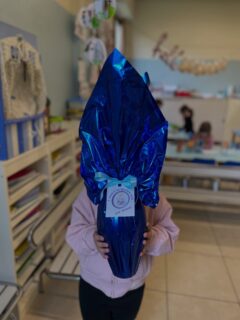Un grande grazie all’associazione L’Isola di Nicole APS per il suo prezioso impegno nella raccolta fondi a favore della famiglia di Walid 💛

Come scuola dell’infanzia abbiamo voluto sostenere questa iniziativa acquistando le uova di Pasqua: un piccolo gesto, ma dal grande significato.

Insieme possiamo fare la differenza ✨