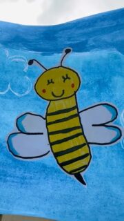 Oggi celebriamo le piccole protagoniste del nostro ecosistema: le api 🐝💛
Ogni giorno lavorano silenziosamente per proteggere la biodiversità e rendere possibile gran parte del cibo che arriva sulle nostre tavole.

Proteggerle significa proteggere il nostro futuro 🌼🌍
#GiornataMondialeDelleApi #scuolaschuster #cesenatico